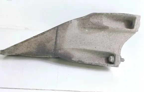 Volkswagen Transporter - Caravelle T5 Engine mounting bracket 7E0199370A