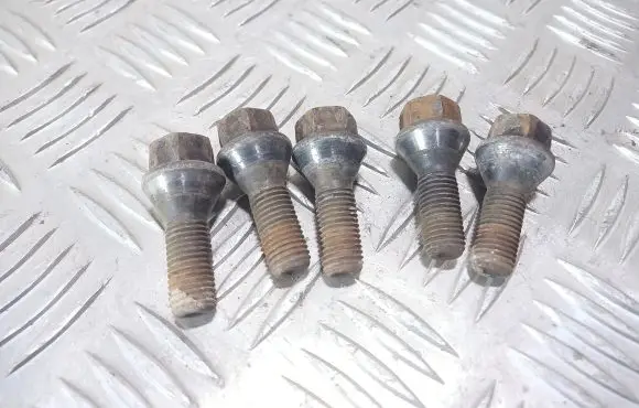 BMW 1 E82 E88 Nuts/bolts 
