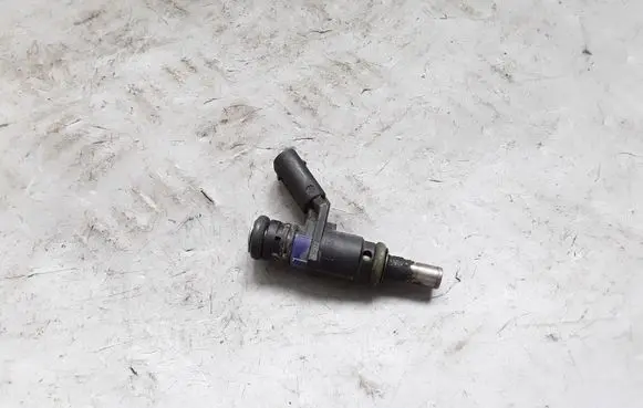 Mercedes-Benz A W169 Fuel injector A0000788749 6364C05422