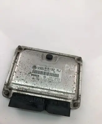 Audi TT Mk1 Engine control unit/module ECU 06A906032MJ 0261208115
