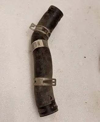 Engine coolant pipe/hose