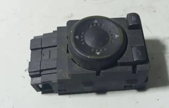 Volkswagen PASSAT B5.5 Wing mirror switch 3B1959565B PA66GF30