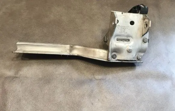 BMW 5 F10 F11 Radiator support slam panel bracket 7186513