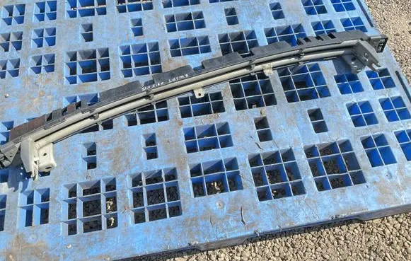 Suzuki Swift I Front bumper cross member
