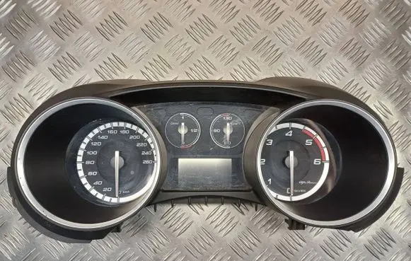Alfa Romeo Giulietta Speedometer (instrument cluster) 005051647800 A2C53352738