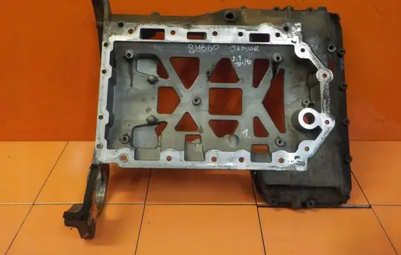 Jaguar XF Oil sump 4R8Q6U004E
