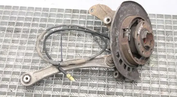 Volkswagen Touareg I Rear wheel hub
