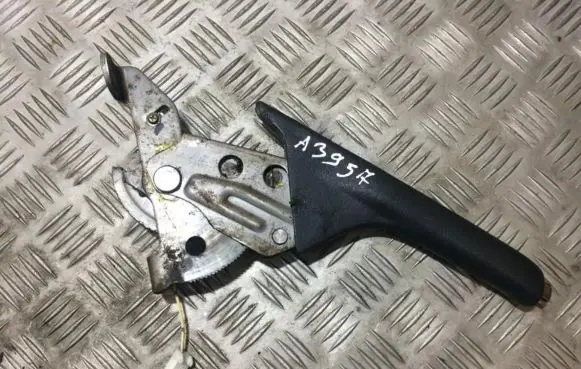 Handbrake/parking brake lever assembly