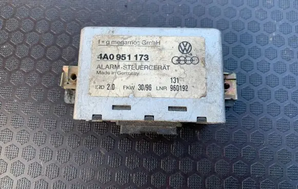 Audi A6 S6 C4 4A Alarm control unit/module 4A0951173