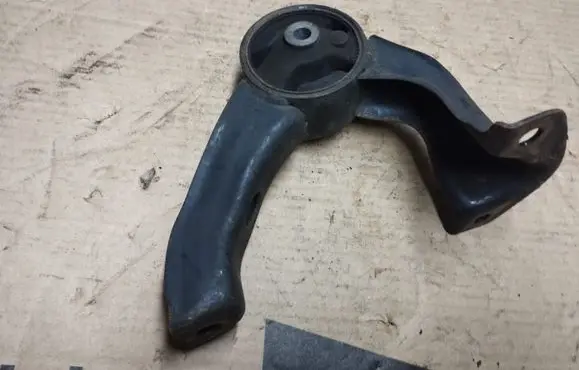 Dodge Caliber Engine mount bracket 499AD