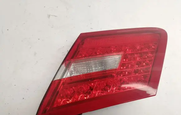 Tailgate rear/tail lights