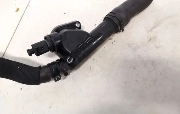 Volkswagen Touran I Engine coolant pipe/hose 03g121132