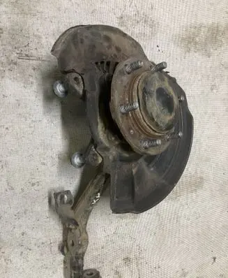 Toyota Hilux VIII Front wheel hub spindle knuckle