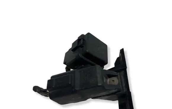 Audi A4 S4 B9 Glow plug pre-heat relay 8W0907599