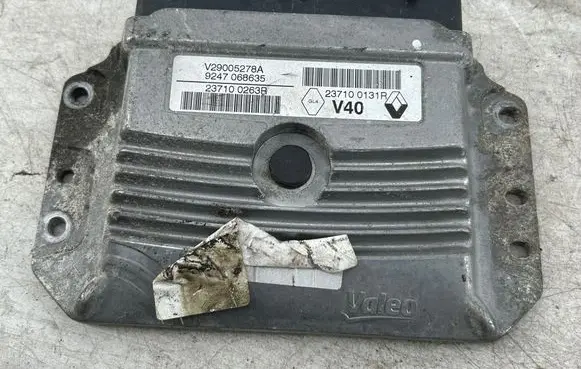 Renault Megane III Engine control unit/module V29005278A 237100263R 237100131R