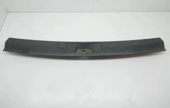 Trunk/boot sill cover protection