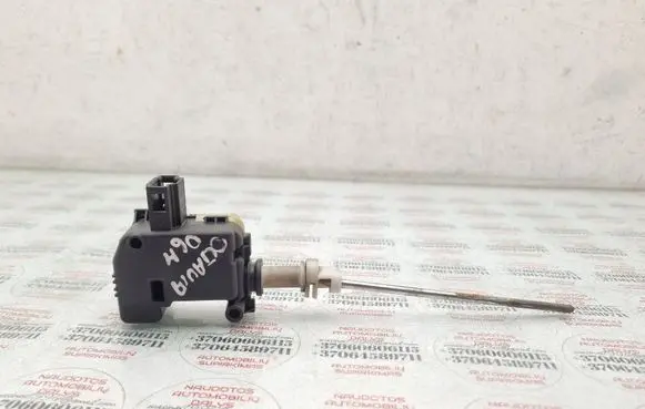 Skoda Octavia Mk2 (1Z) Central locking motor 1M0959781A