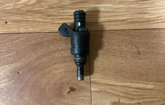 BMW 5 E60 E61 Fuel injector 1427240