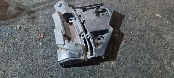 Volvo C30 Fender mounting bracket 31214885