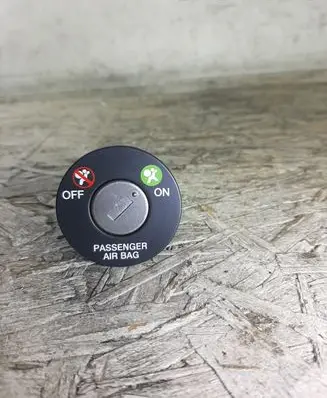 Hyundai Santa Fe Passenger airbag on/off switch 
