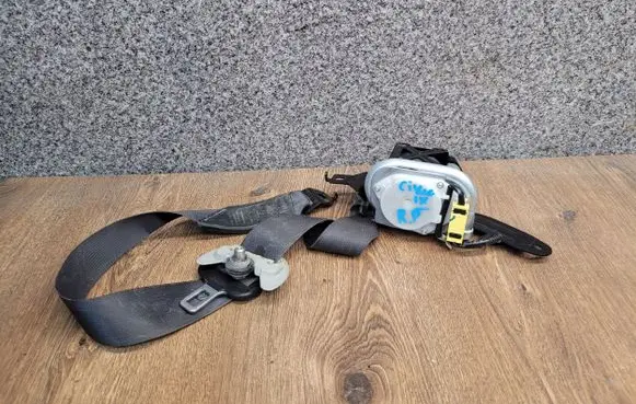 Honda Civic IX Front seatbelt