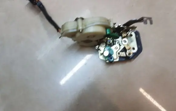 KIA Sorento Front door lock