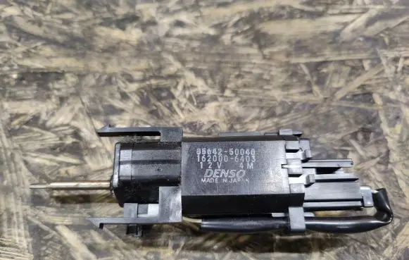 Lexus LS 460 - 600H Seat belt adjustment motor 8564250040