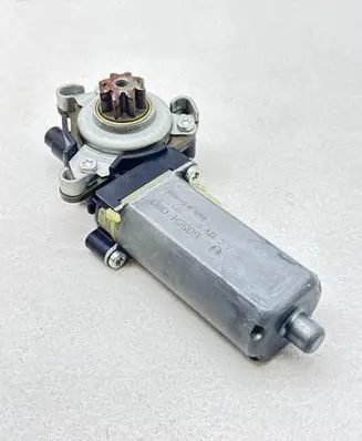 Mercedes-Benz S W221 Seat adjustment motor 0390203004