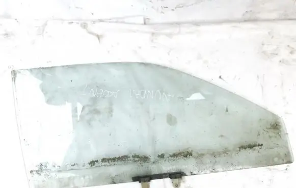 Hyundai Accent Front door window glass four-door