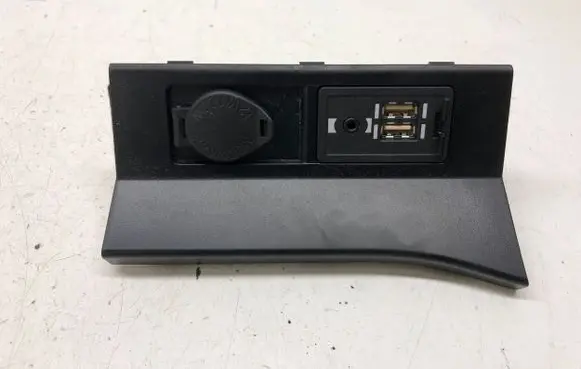 Lexus RX 450H USB socket connector 8619078010 CALL94H0AJ FA0600112A