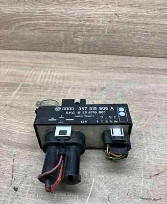 Volkswagen Golf III Coolant fan relay 357919506A 898719000