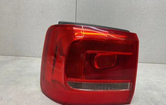 Volkswagen Touran II Rear/tail lights 1T0945095R