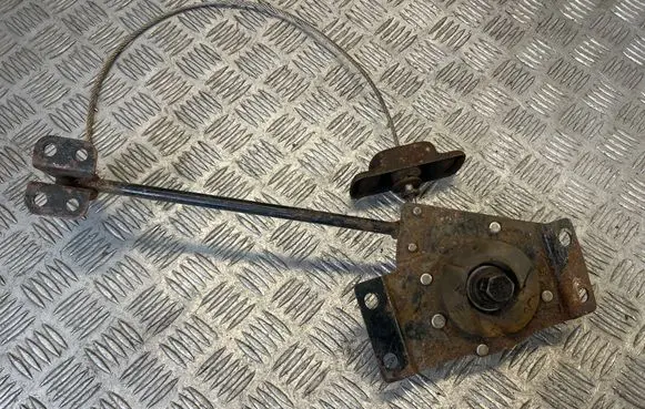 KIA Carens II Spare wheel mounting bracket 