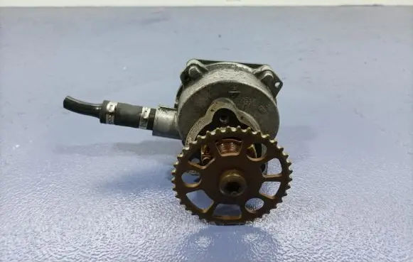 BMW 6 E63 E64 Vacuum pump 7516128