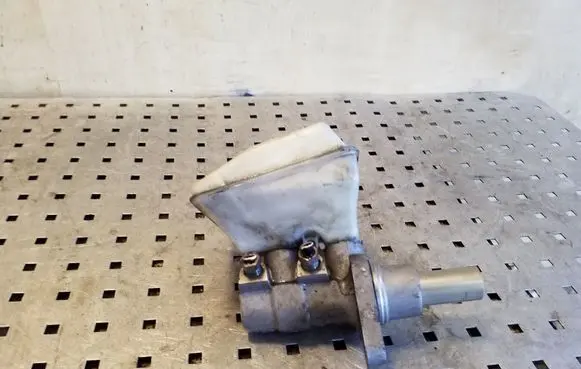 Master brake cylinder