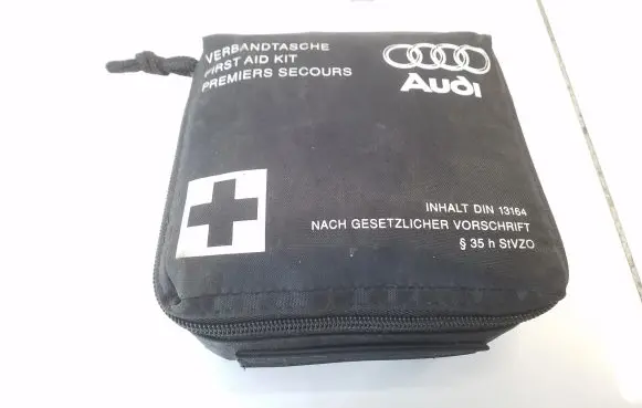 Audi Q3 8U First aid kit 8J7860282