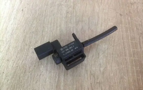 Audi A6 S6 C6 4F Turbo solenoid valve 037906283C