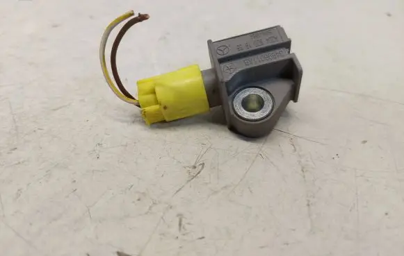 Mercedes-Benz C W204 Airbag deployment crash/impact sensor A2048201985 04896011AB 5WK43584