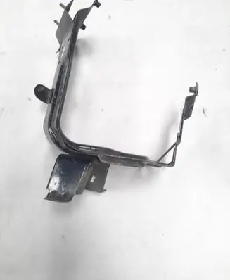 Audi Q7 4M Fender mounting bracket 4M0821138B