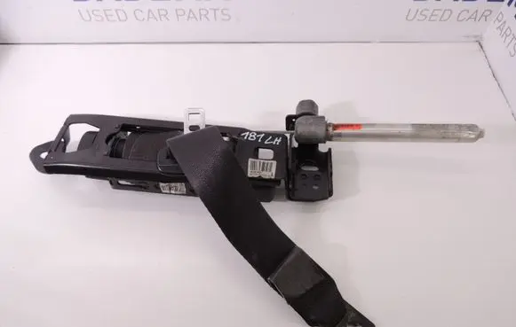 Volvo V50 Front seatbelt 303916927 D181