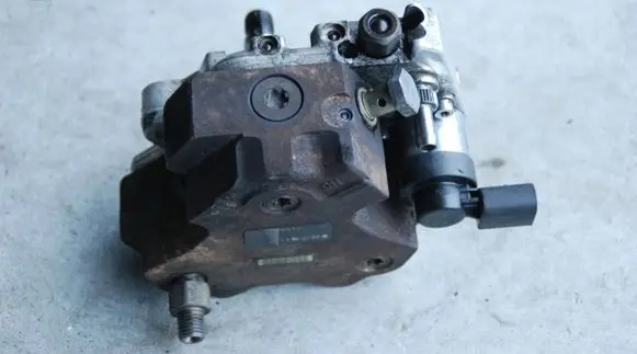 BMW X5 E70 Fuel injection high pressure pump 0445010146