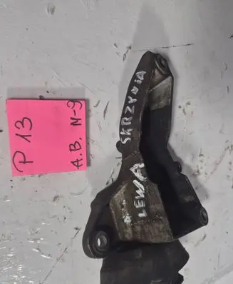 Audi A4 S4 B5 8D Gearbox mounting bracket 8D0399113AJ