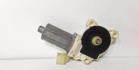 Mercedes-Benz CLS C219 Front door window regulator motor A2198200542