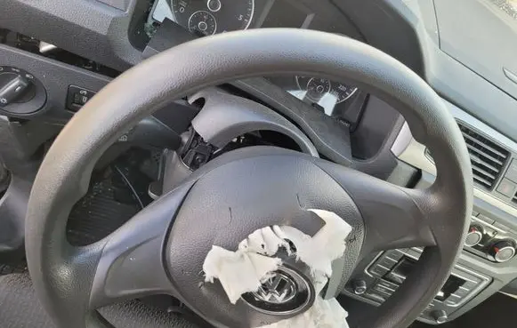Volkswagen Caddy Steering wheel