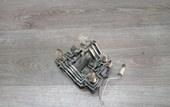 Volvo S80 Tail light bulb cover holder