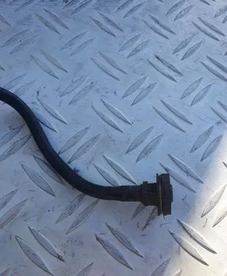 Engine coolant pipe/hose