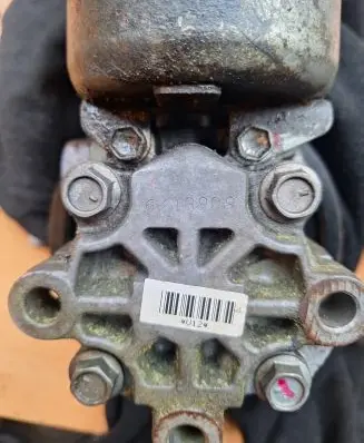 Toyota Avensis T250 Power steering pump U6K13909