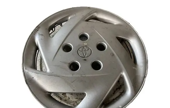 Toyota Avensis Verso R14 wheel hub/cap/trim 4262144010