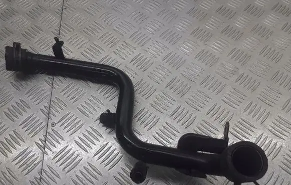 Volkswagen PASSAT B5.5 Engine coolant pipe/hose