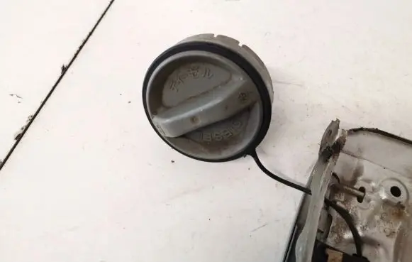 Toyota Avensis Verso Fuel tank filler cap 